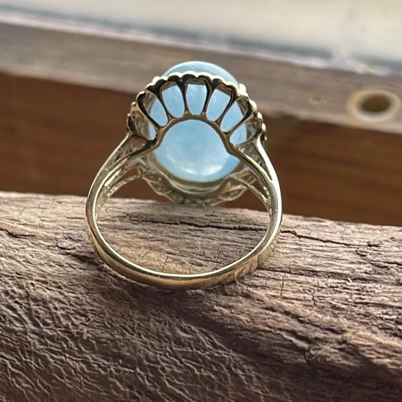 14k- 5.39Ct Oval Aquamarine Cabochon ring
